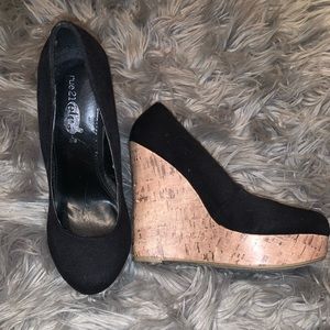 Black cork wedges